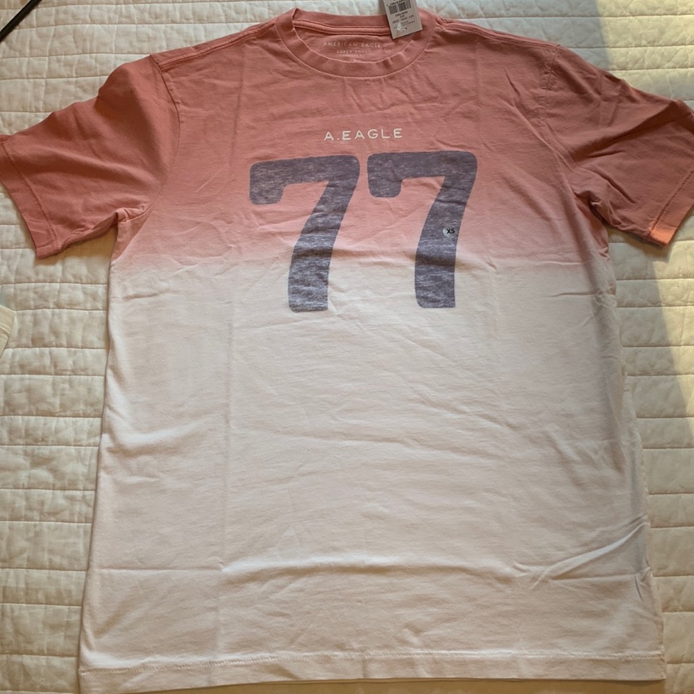 American Eagle tshirt